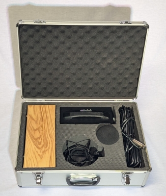 ART Pro Audio - Multi-Pattern Premium Tube Microphone Outfit 2